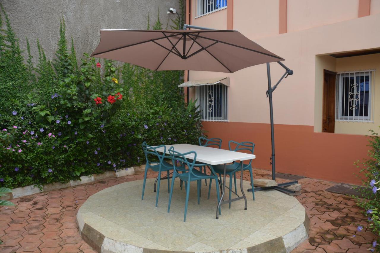 Vegas House Apartment Yaoundé Exterior photo